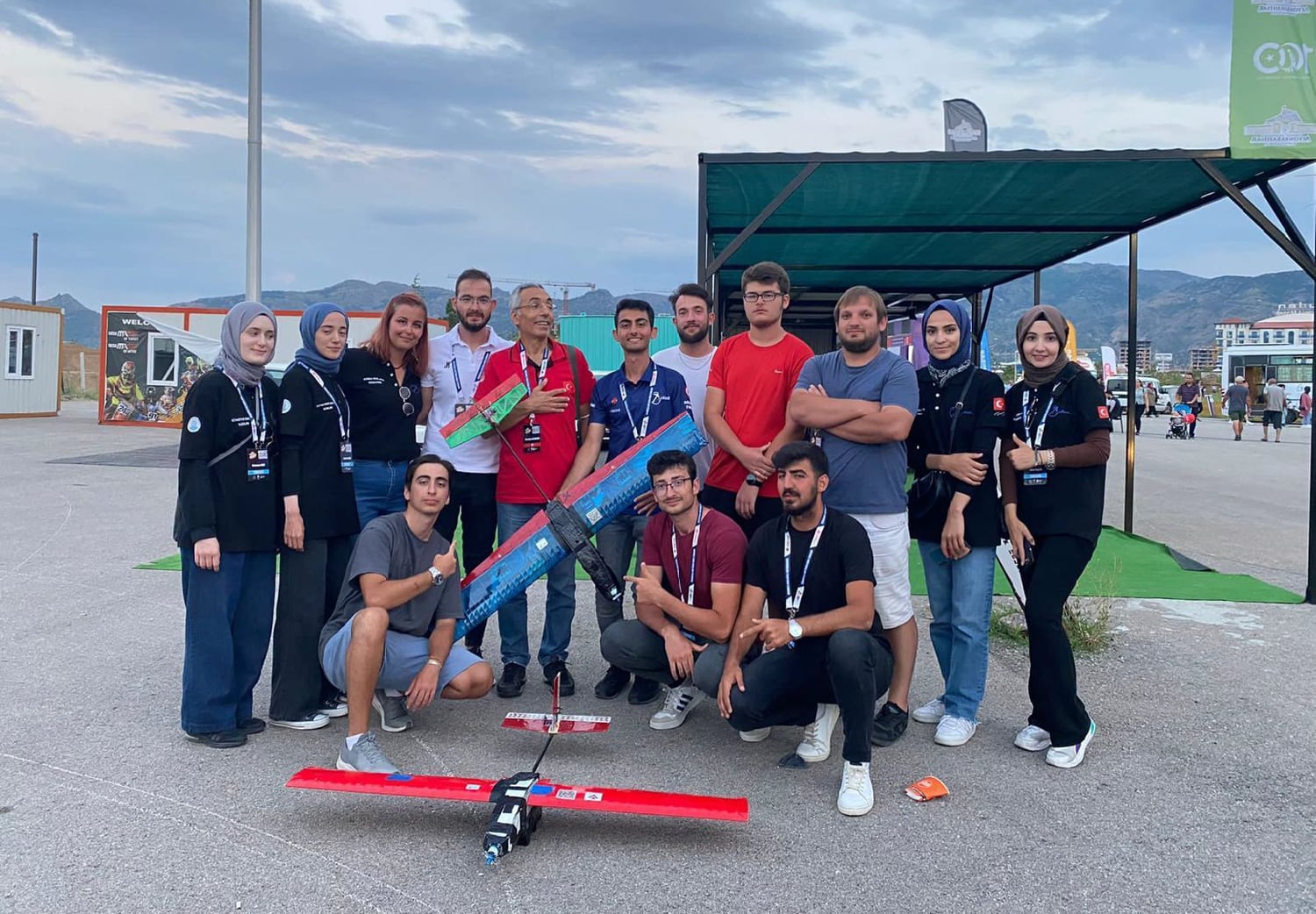 ASHİNA ekibi TEKNOFEST uçuş sahasında
