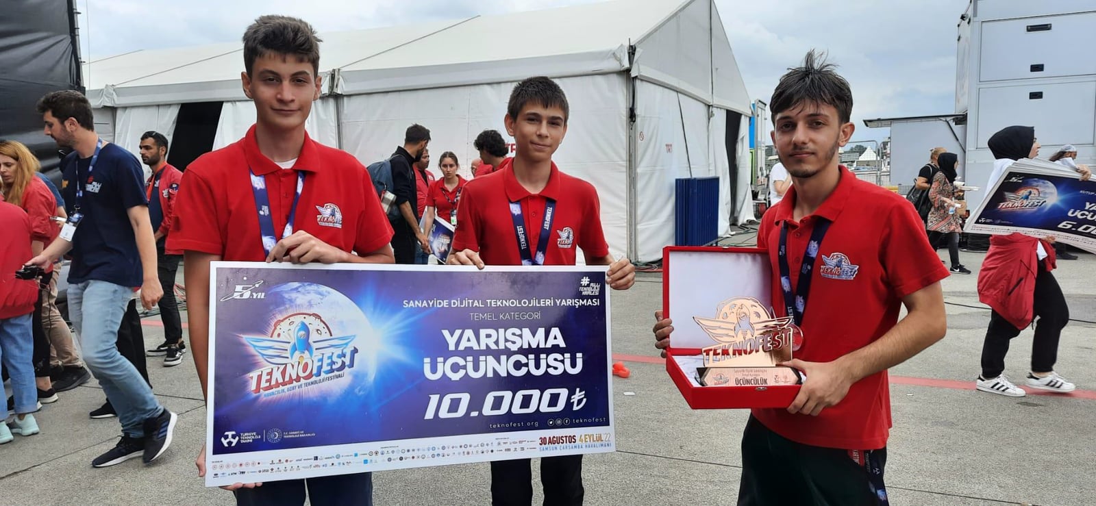 TEKNOFEST Sanayide Dijital Teknolojileri Yarışması Temel Kategori'de Türkiye üçüncülüğü