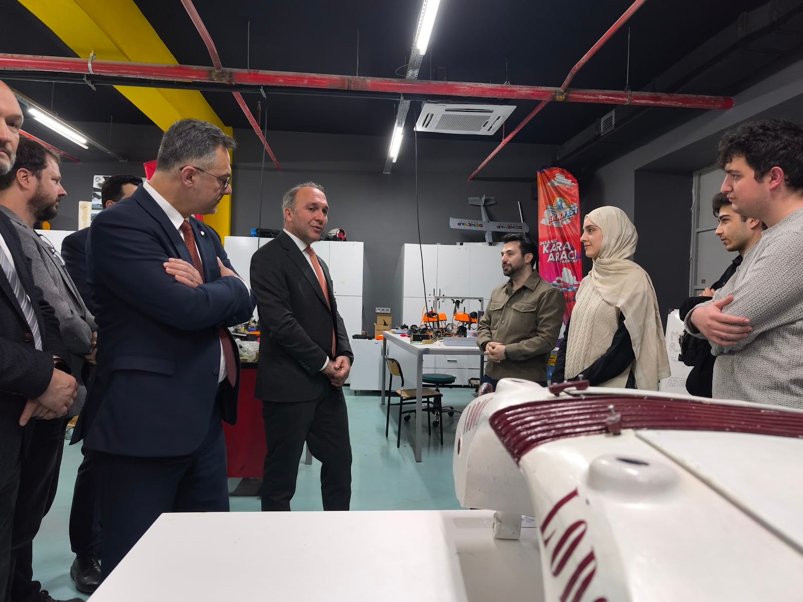 TUSAŞ heyeti atölyemizde LODOS prototipini incelerken