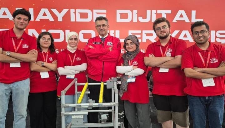 PUSULA ekibimiz yarışma sahnesinde